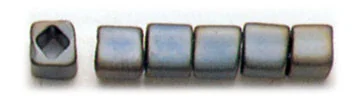 トーホービーズ 四角ビーズ（3mm） 外径約3mm カラーNo.613