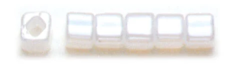 トーホービーズ 四角ビーズ（4mm） 外径約4mm カラーNo.141