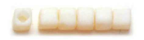 トーホービーズ 四角ビーズ（4mm） 外径約4mm カラーNo.762